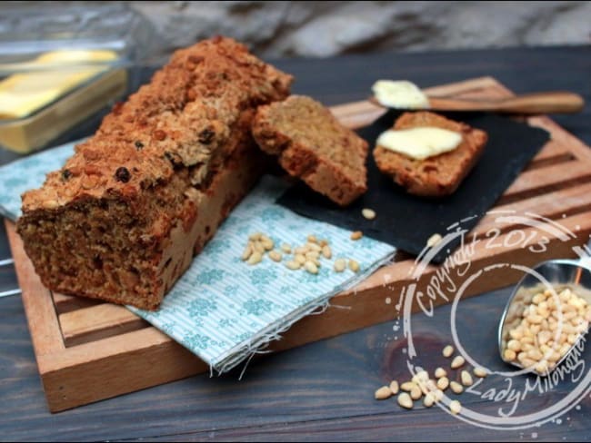 Soda bread à l’épeautre et raisins secs