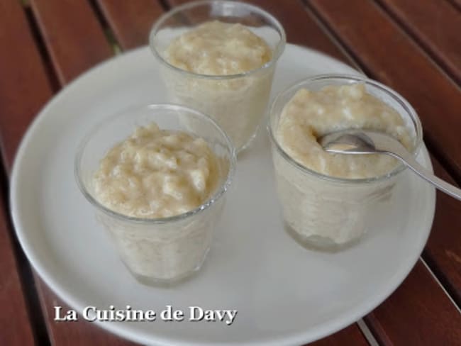 Riz au lait de coco avec une touche de vanille.