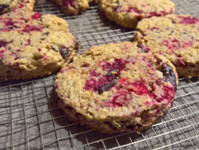 Cookies très moelleux au flocon d’avoine, framboise et chocolat.