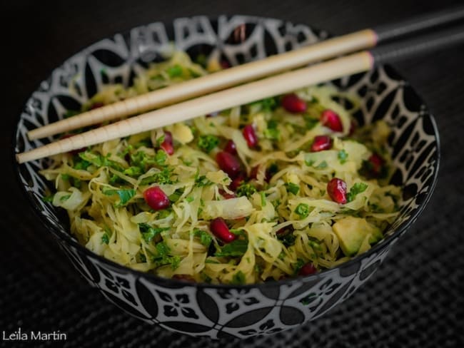 Salade detox choucroute, chou kale, grenade et avocat