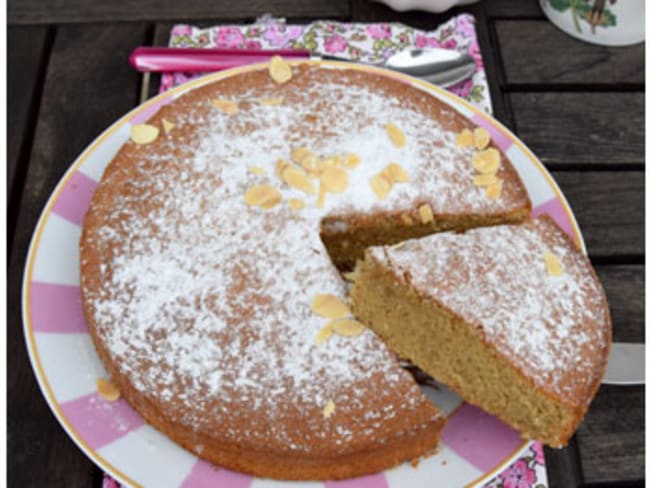 Gâteau au lait chaud et amande