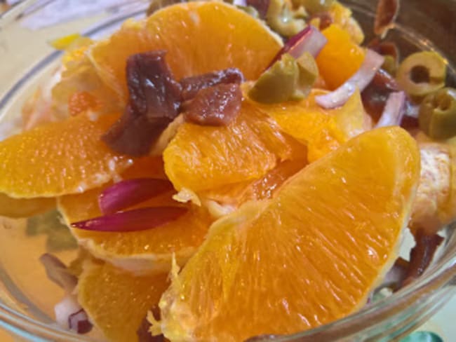 Salade d’oranges aux anchois, oignons et olives