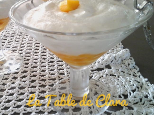 Mousse de fromage blanc sur lit de mangue fraîche