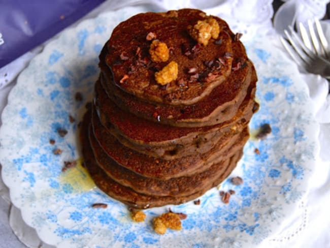 Pancakes protéinés au caroube et maca