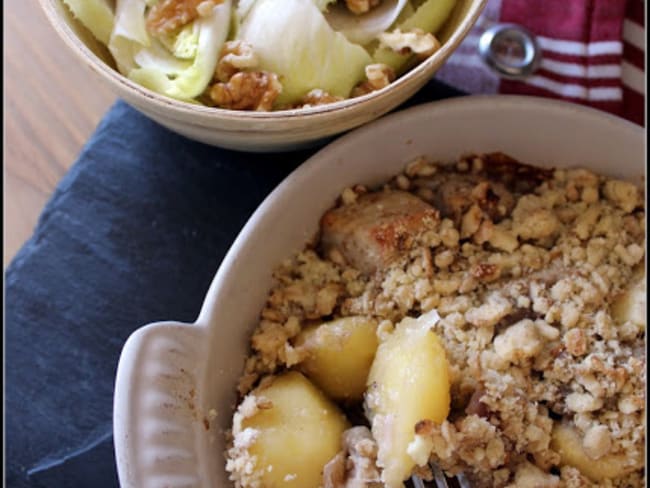 Crumble salé de porc pommes et oignons rouges