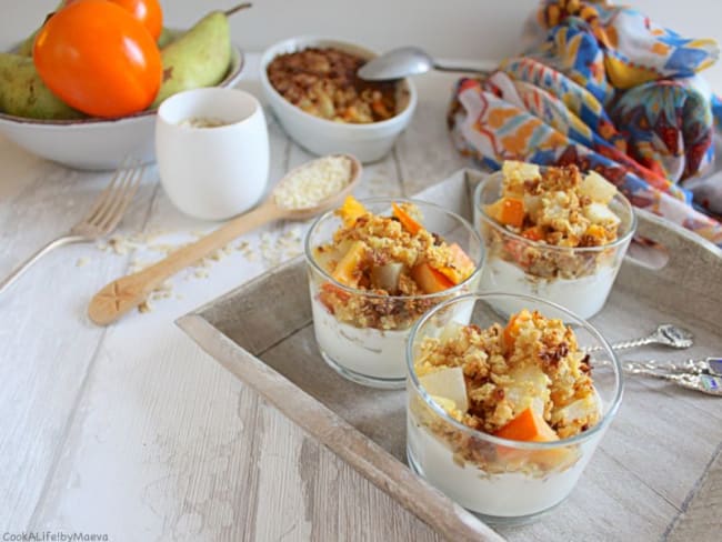 Parfaits de crumble poire et kaki aux épices et flocons de céréales (sans gluten)