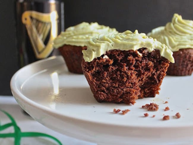 Cupcakes chocolat Guinness et glaçage thé matcha