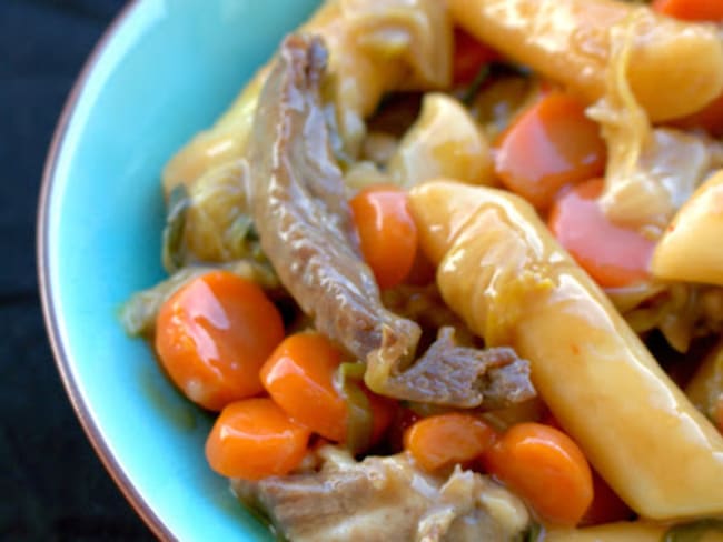 Tteok sautés aux légumes et au bœuf