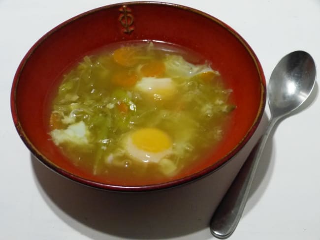 Soupe aux oeufs mollets, carottes, poireaux et safran