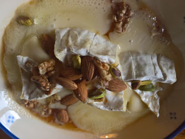 Camembert rôti au sirop d’érable et fruits secs