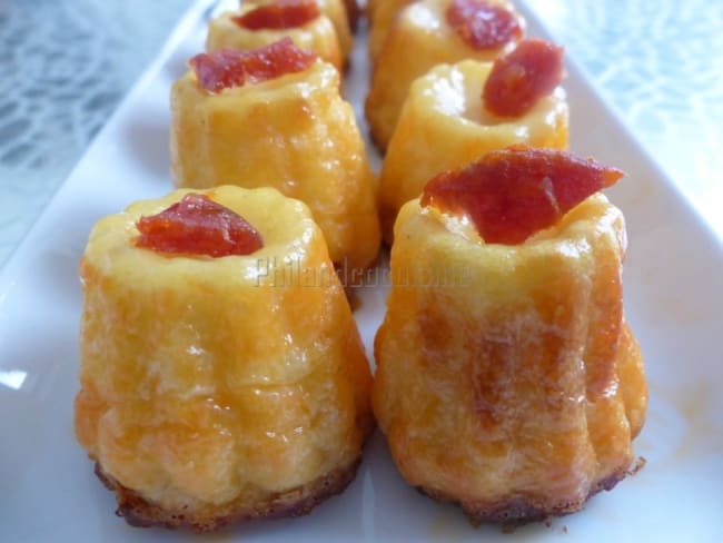 Mini cannelés au chorizo et au gruyère râpé