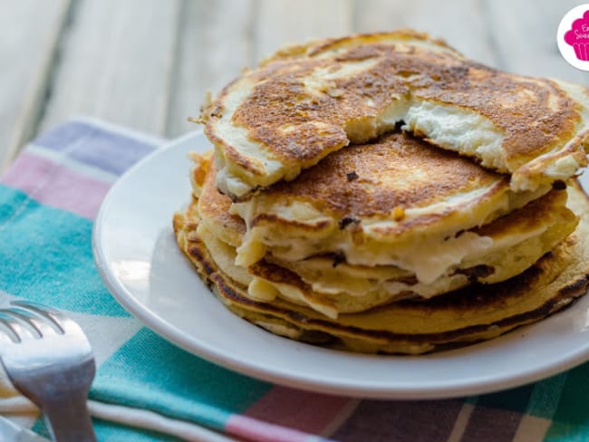 Pancakes salés fourré au chèvre chaud