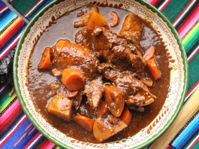 Poulet en sauce noire du Guatemala