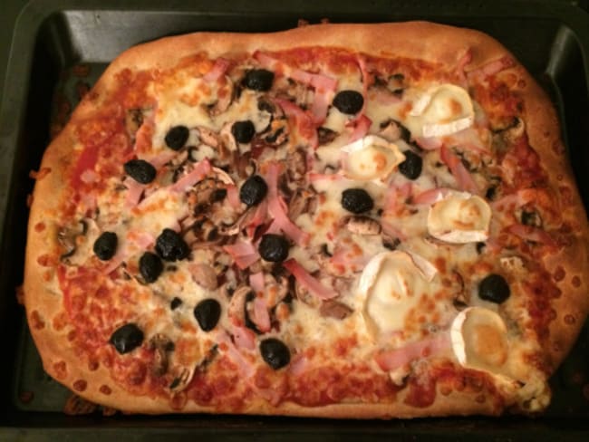 Pizza chèvre, bacon et champignons