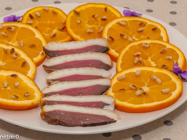 Salade d'orange au magret de canard et aux pignons de pin