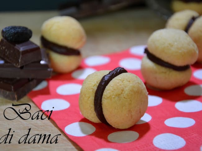 Baci di dama ou biscuits baisers de dame du piémont italien