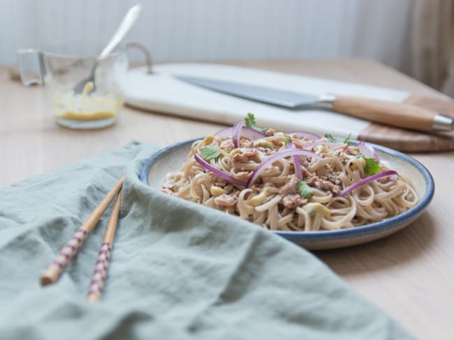 Nouilles soba et foie de morue fumé à la moutarde truffée