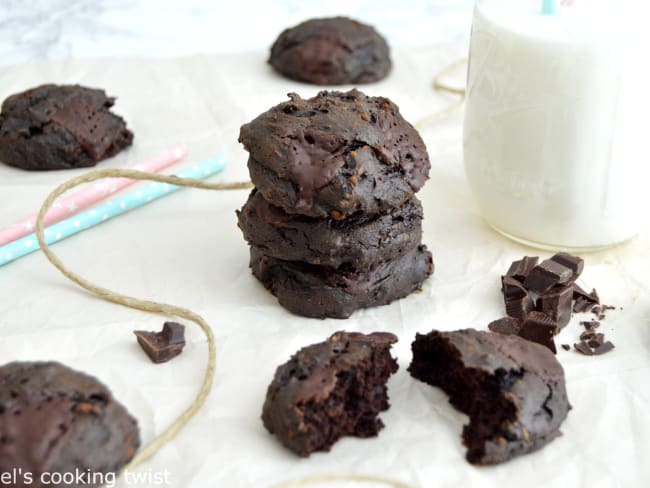 Cookies au chocolat à l'avocat (sans beurre, sans sucre + une version vegan)