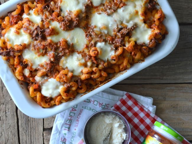 Gratin de pâtes bolognaise comme un mac and cheese italien