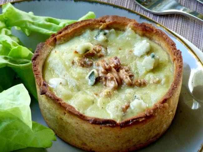 Petites quiches rapides aux pommes de terre, roquefort papillon et noix