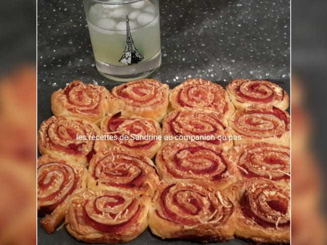 Gâteau roulé et feuilleté au jambon fromage pour l'apéro