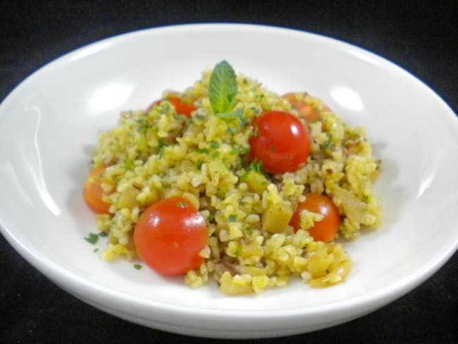 Salade de boulgour, aubergine, tomates,..