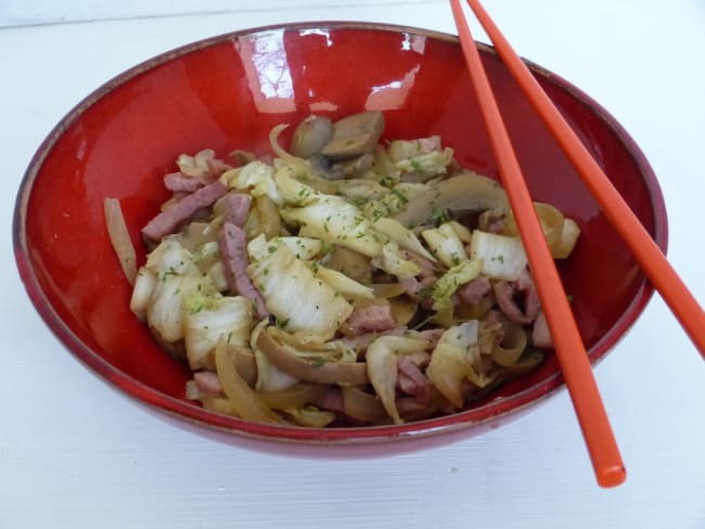 Wok aux champignons, chou chinois et jambon