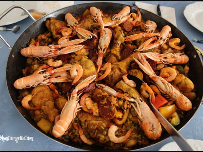 Paella au poulet et langoustine