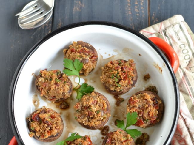 Champignons farcis aux saveurs méditerranéennes pour l'entrée ou l'apéritif