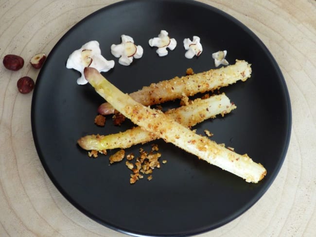 Asperges panées aux noisettes - Poivre & Zeste