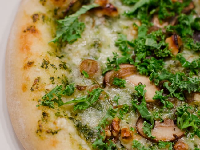 Pizza aux champignons et au chou kale