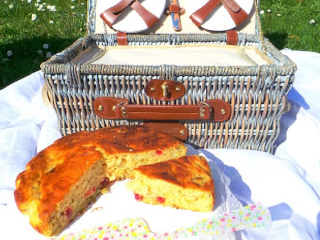 Gâteau rhubarbe et cerises confites