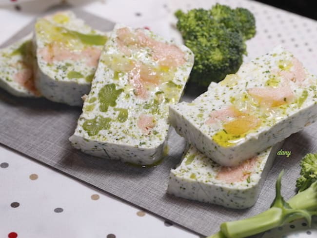 Terrine légère de saumon au yaourt aux herbes et au brocoli