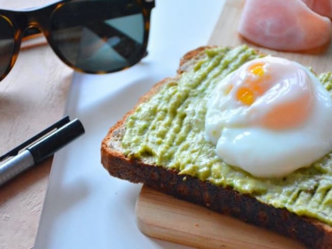 Toast à l'avocat et oeuf poché