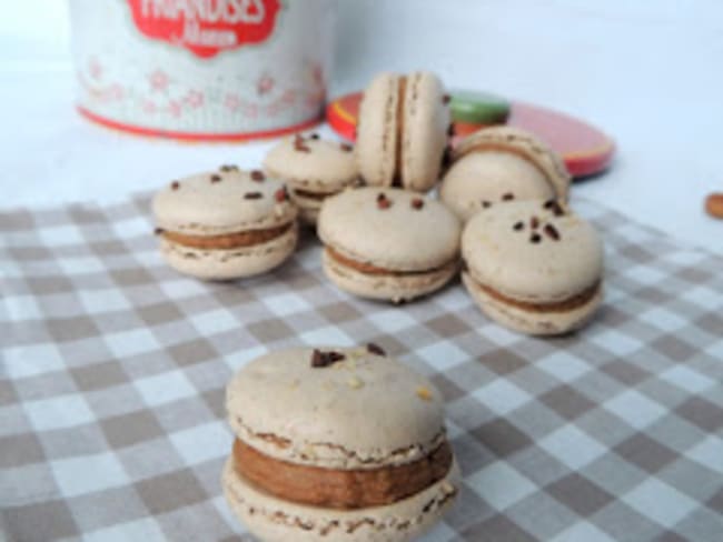 Macarons noisette, ganache chocolat praliné