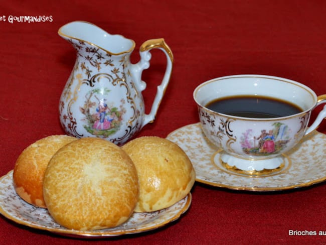 Brioches aux œufs et à l'huile d'olive.