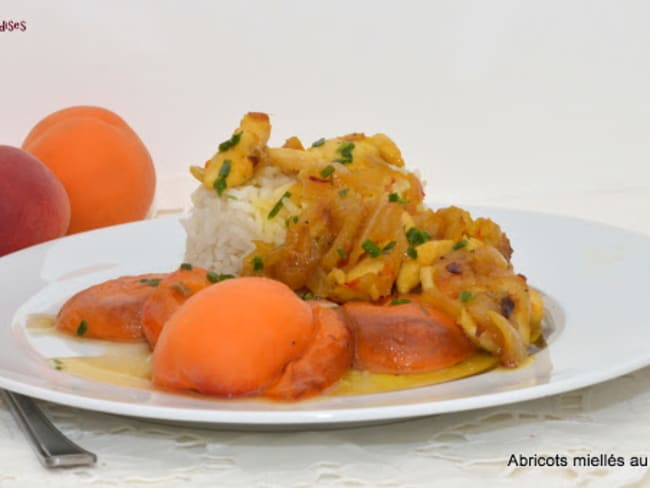 Tajine de poulet au safran et abricots confits.