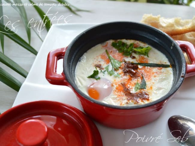 Oeuf cocotte mozzarella et crème de tomates séchées 