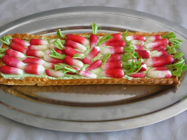 Tarte fraîche aux radis roses crème de fanes