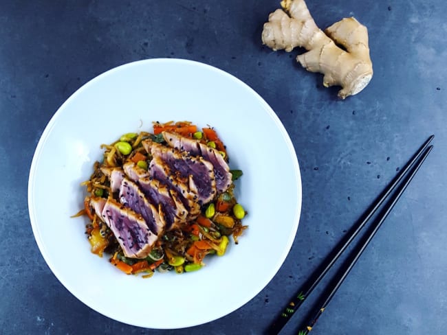 Wok de thon et légumes au gingembre minute