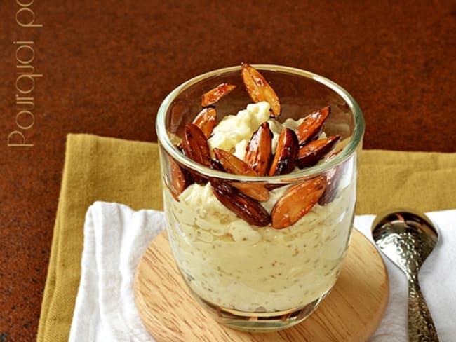 Riz crémeux au lait végétal, amandes caramélisées