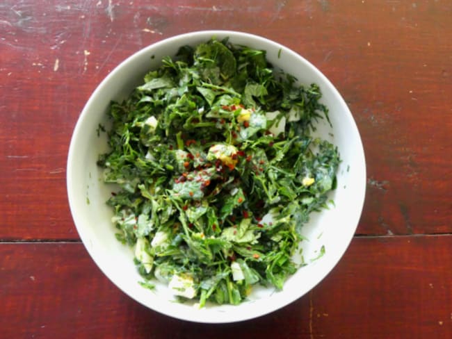 Salade géorgienne aux herbes et oeufs