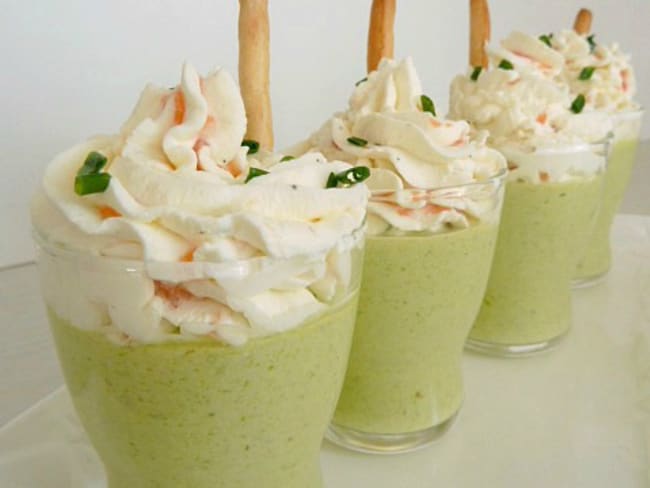 Crème d’asperges en verrine et chantilly au saumon fumé pour un apéro