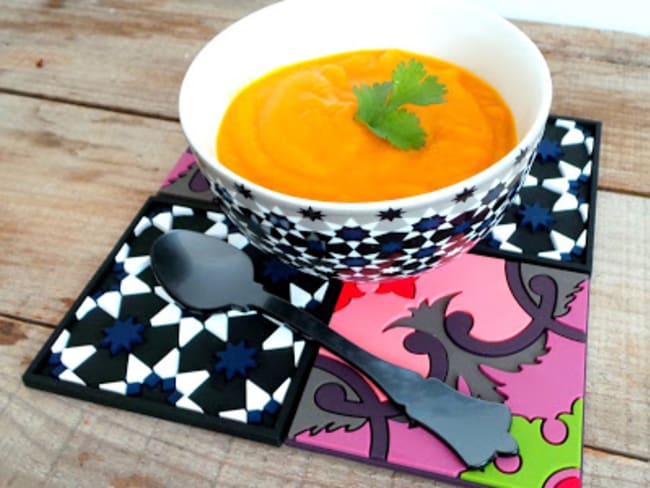 Soupe de carottes, moutarde et coriandre (à déguster chaude ou froide)