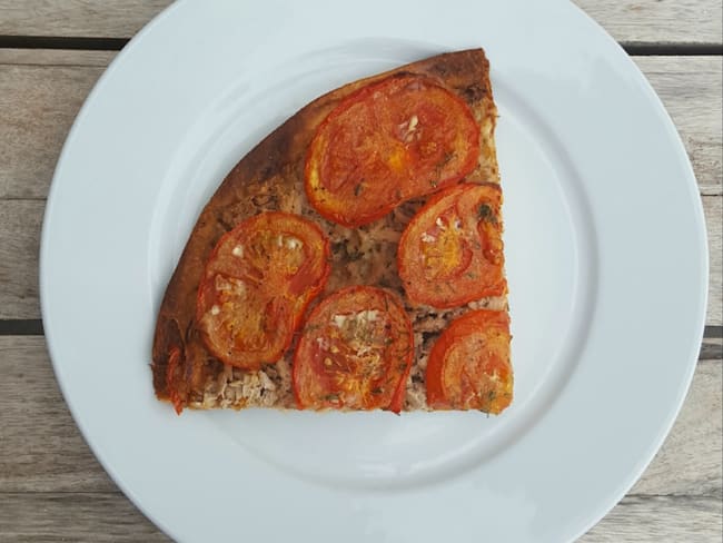 Tarte salée au thon, tomates, aneth et moutarde