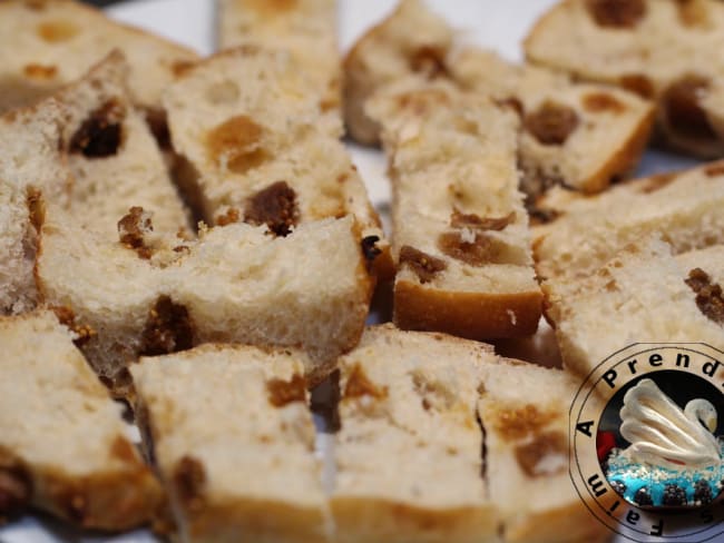 Pain aux figues séchées pour des toasts de fêtes