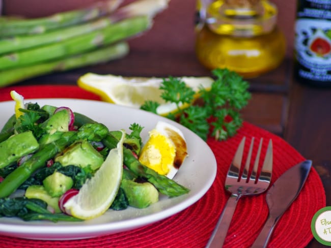 Salade d'asperges et avocat