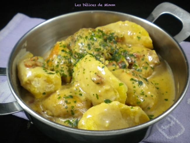 Hauts de cuisses de poulet aux pommes et aux lardons