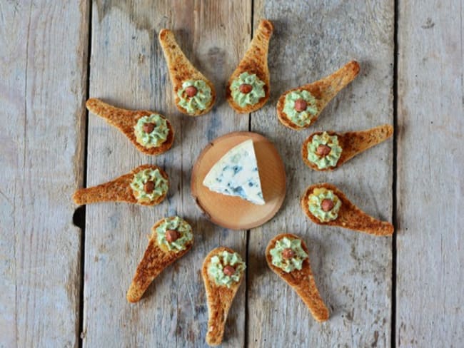 Toasts à la Fourme d'Ambert et à l'ananas