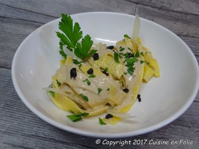 Pappardelles à la crème de parmesan et ail noir